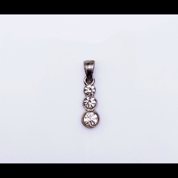 🔥4/$20 3 Crystal rhinestone pendant - Picture 1 of 2